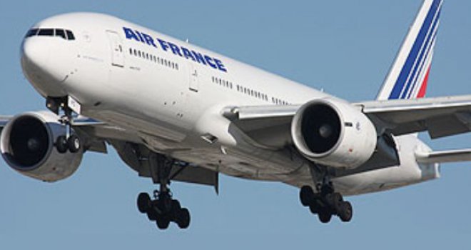 U toaletu aviona Air Francea pronađena bomba, prinudno sletio