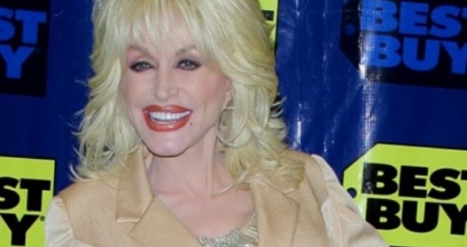 Sjećate sam da sam prije rekla da ću pozirati za naslovnicu 'Playboya' sa 75 godina? Dolly Parton iznenadila muža...