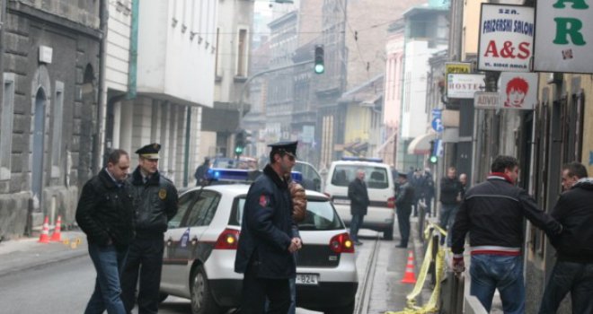 U ulici Mula Mustafe Bašeskije vozilom udaren pješak, hitno prevezen na KCUS