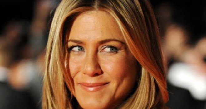 A šta Aniston misli o razvodu Brada i Angeline? Vrlo kratak, ali jasan komentar...