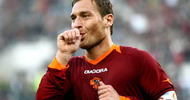 Legenda Rome Totti najavljuje: Džeko je posao Pjanića!