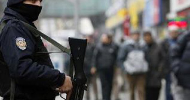 Oružani napad u istanbulskoj džamiji izveo 15-godišnjak: Ušao i pucao na oca