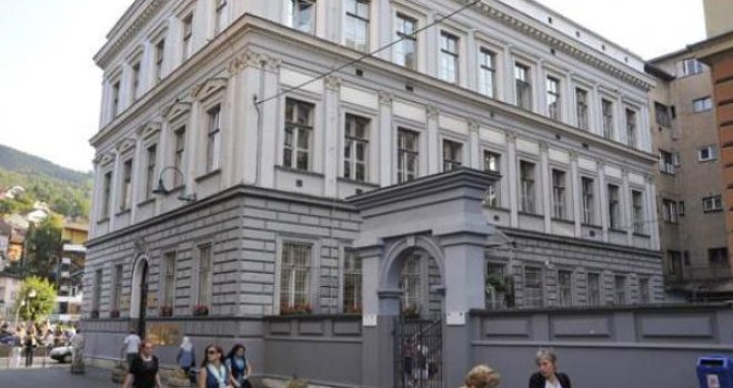 Roditelji upozoreni: Ko prodaje djeci votku i 'snus' u centru Sarajeva?!