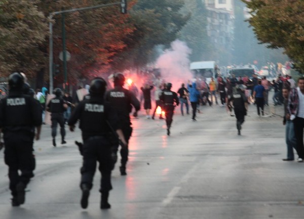 Navijački neredi između Torcide i Manijaka, 06.10.2011.  NASLOVNA