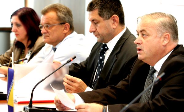 CIK BiH će na jednoj od narednih sjednica nastaviti sa razmatranjem prekršaja političkih stranaka; foto: Reuters CIK BiH će na jednoj od narednih sjednica nastaviti sa razmatranjem prekršaja političkih stranaka; foto: Reuters