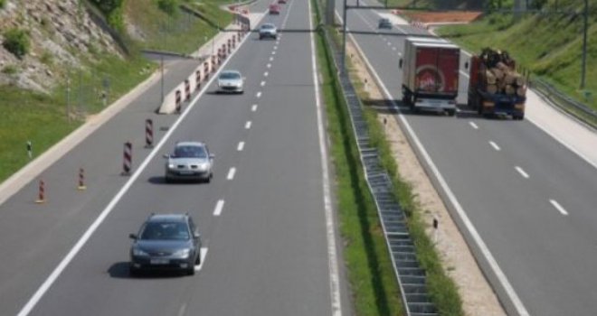 Drama na autoputu u Hrvatskoj: Roditelji zaboravili djevojčicu na odmorištu, tek u Zadru shvatili da je nema u autu! 