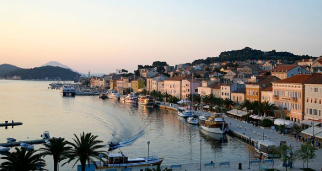 Srpkinja radi sezonu u Malom Lošinju: 'Završim smjenu u 22, a ustajem u 6... A kad mi kažu pošalji neke slike s mora...' 