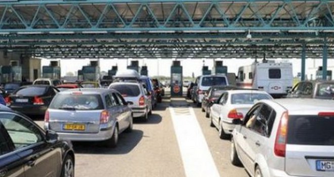 Sedam sati čekali na granici sa malom djecom, a onda se desilo nešto što nikada neće zaboraviti