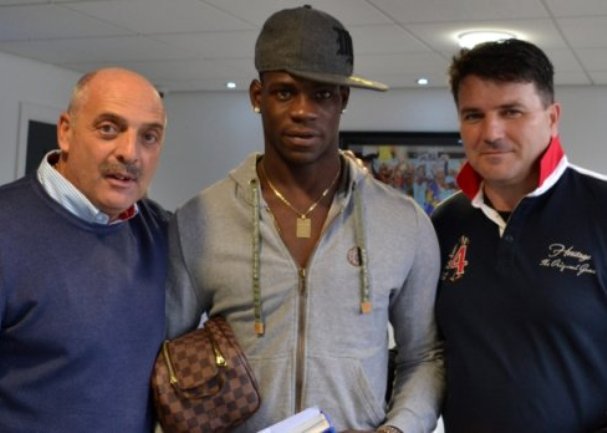 Balotellli s talijasnkim novinarom Paulom Brosiom i Međugorcem Mikom Vasiljem Balotellli s talijasnkim novinarom Paulom Brosiom i Međugorcem Mikom Vasiljem