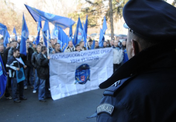 Policija protestovala ispred zgrade MUP-a Policija protestovala ispred zgrade MUP-a