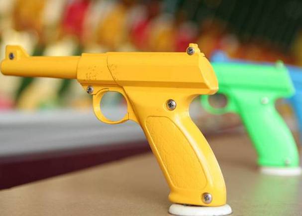 plastični pi&scaron;tolj