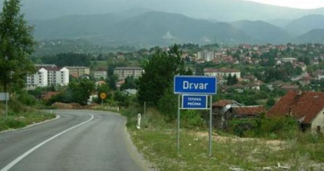 Tuga: Nakon tri dana borbe za život preminula djevojčica koja je ispala iz auta u Drvaru