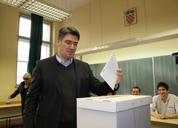 Zoran Milanović izašao da glasa/ Foto: Anadolija