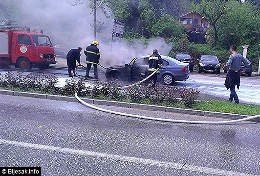 automobil se zapalio tokom vožnje