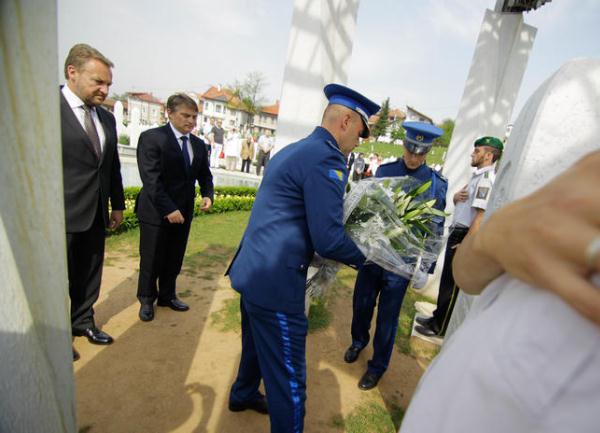 Komšić i Izetbegović položili cvijeće na Kovačima 2013