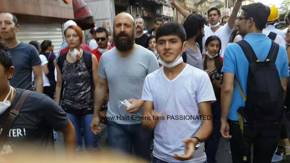 Halit Ergenc i Berguzar Korel na demonstracijama u Istanbulu