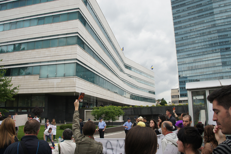 Protesti ispred Parlamenta BiH zbog JMB-a/ Foto: DEPO PORTAL