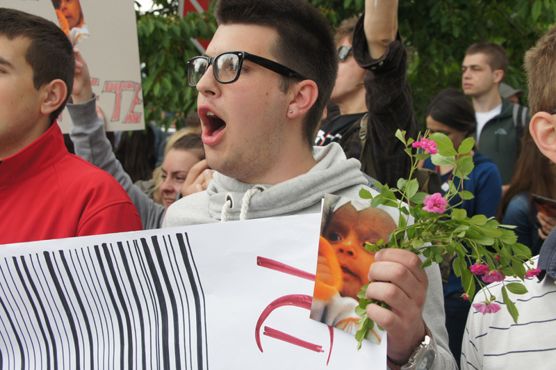 Protesti ispred Parlamenta BiH zbog JMB-a/ Foto: DEPO PORTAL Protesti ispred Parlamenta BiH zbog JMB-a/ Foto: DEPO PORTAL