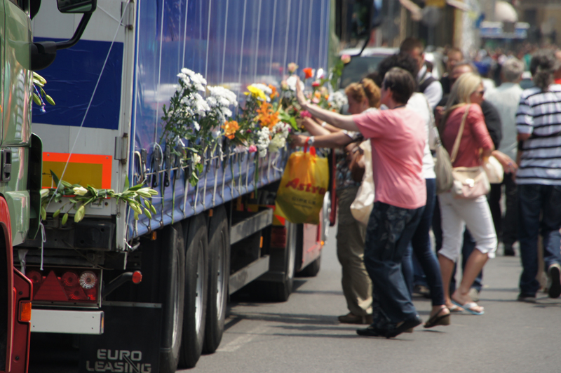 Konvoj sa tabutima žrtava genocida Srebrenica 2013