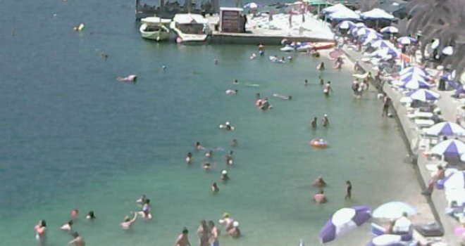 Policija u Neumu sa plaže otjerala žene iz Sarajeva jer su bile u burkiniju: Rekli su mi, pogledajte na šta ličite!