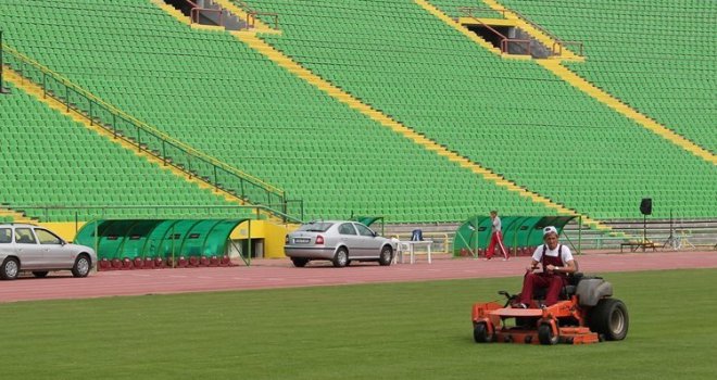 Belgijski novinar ismijao Koševo: Stadion star i oronuo, konferencija za medije u pećini