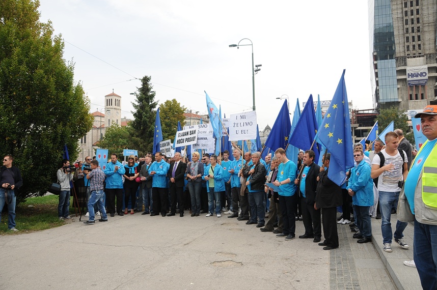 Protesti stranke Radom za boljitak