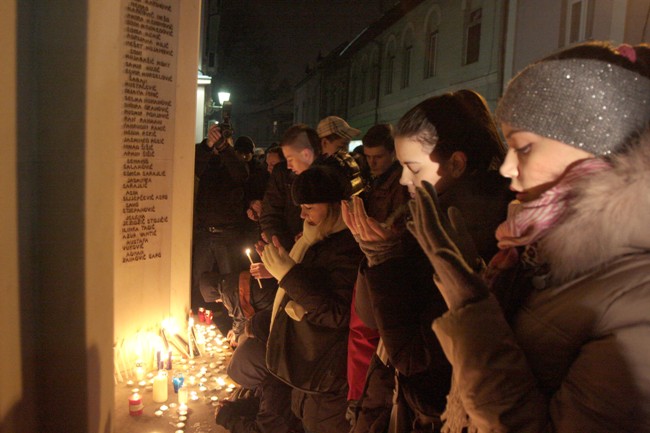 Građani na Tuzlanskoj kapiji protestovali protiv puštanja Novaka Đukića na slobodu/ Foto: AA