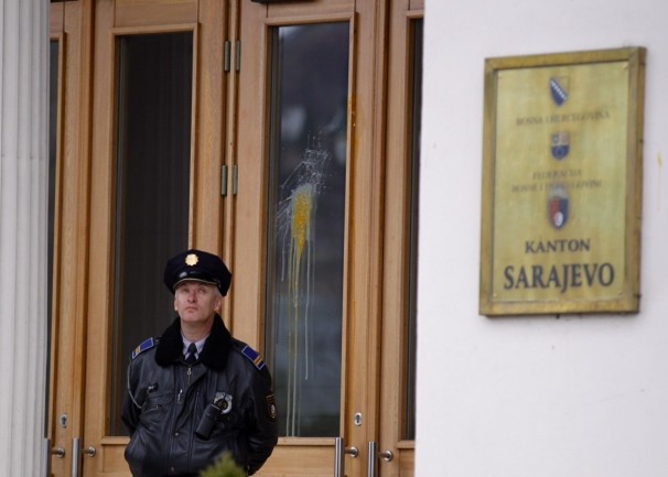 protesti u Sarajevu - podrška Tuzlacima/ Foto: AA