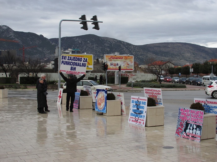 usamljeni demonstrant u Mostaru/ Foto: Anadolija