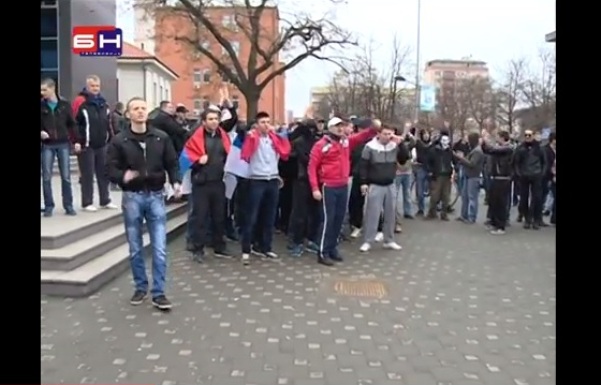 podijeljeni demonstranti u Bijeljini