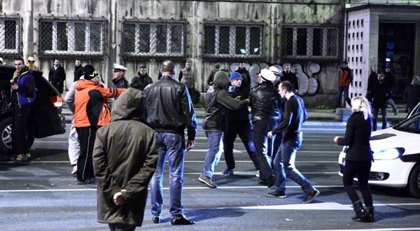 sukob demonstranata u blizini Skenderije