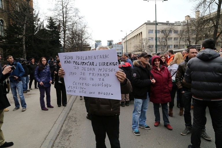 demonstranti blokirali saobraćaj ispred Predsjedništva/Foto: Anadolija