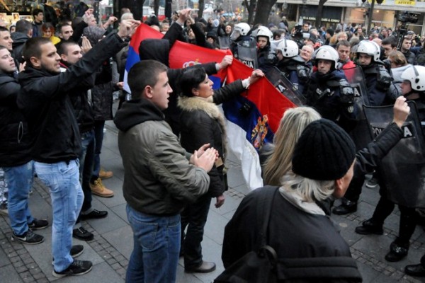 Protest podrške za BiH na ulicama Beograda flash