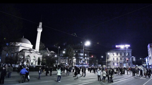 protesti u Titovoj - noć/ Foto: AA