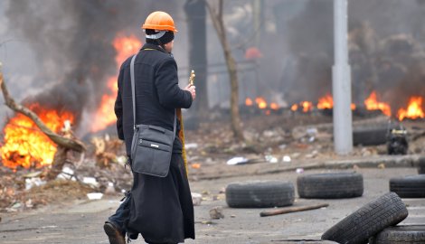 Sveštenici u Kijevu na prvoj liniji fronta