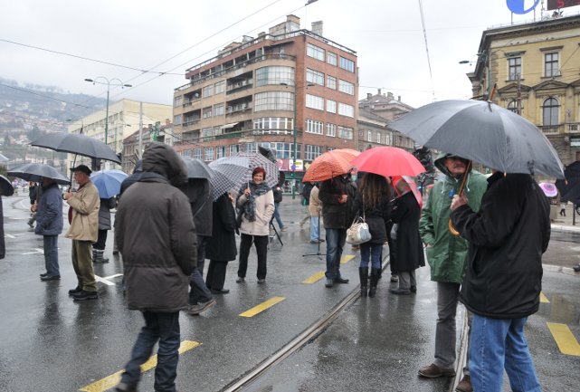 protesti u Sarajevu - kiša/ foto: AA