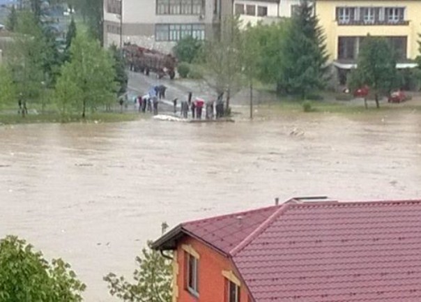 Poplava u Zavidovićima - rijeka Bosna Poplava u Zavidovićima - rijeka Bosna