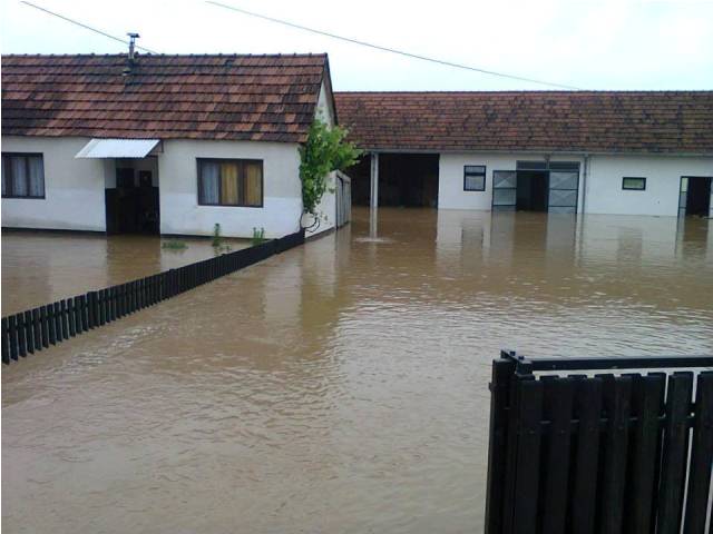 &Scaron;amac pod vodom