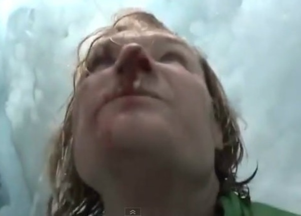 Upao u pukotinu u ledu Upao u pukotinu u ledu
