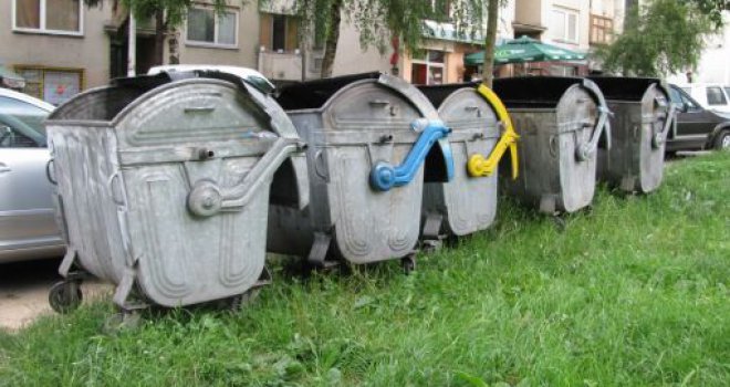 Komunalci u KS izlaze na proteste: Vlada nema sluha prema radnicima, pokrećemo tužbe