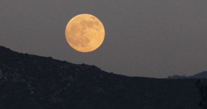 Veliko otkriće: Na površini Mjeseca pronađena zaleđena voda