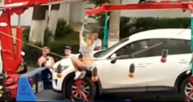 Izvela striptiz da joj pauk ne bi odvukao auto: Je li uspjela obrlatiti policajce?!