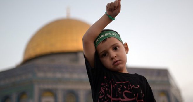 Palestinci bajram-namaz klanjali u džamiji al-Aksa: Sjetite nas se u vašim molitvama! 