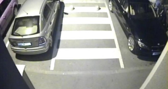 Pogledajte kako u Sarajevu na očigled prolaznika kradu automobil!
