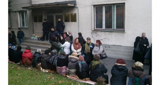 Radnici propalih tuzlanskih firmi napuštaju BiH ili skaču u Savu!