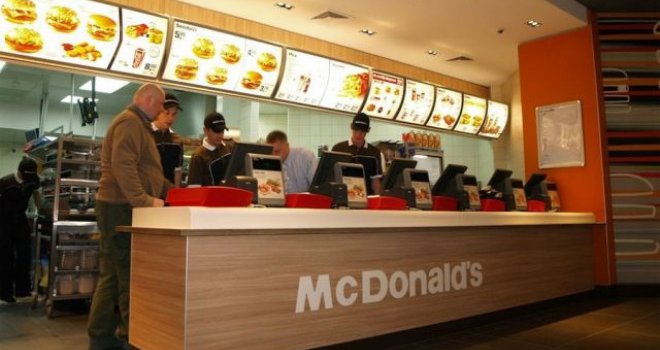 Kupci kažu da se nešto čudno događa s McDonaldsovim hamburgerima, oglasila se i kompanija: 'To nije istina'