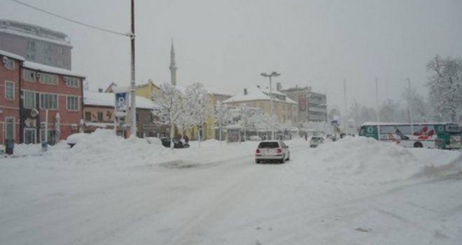 Novogodišnji snijeg donio i probleme: Sporiji saobraćaj, a evo i gdje su odroni na putu