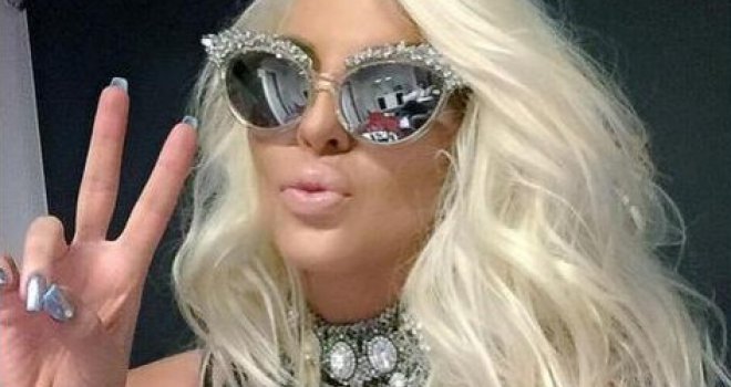 Okršaj pjevačica: Jelena Karleuša zbog Severine 'popljuvala' Sabor u Guči, a organizatorima poručila...
