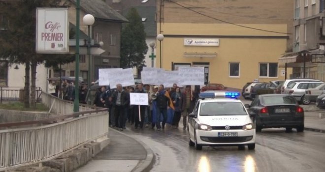 Radnici konfekcije 'Borac' prenoćit će ispred zgrade Vlade FBiH