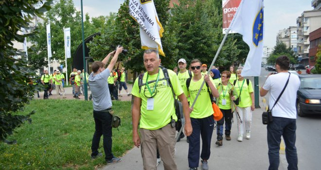 Učesnici Marša mira krenuli na dugačak put: Od 17 do 70 godina, svi za solidarnost